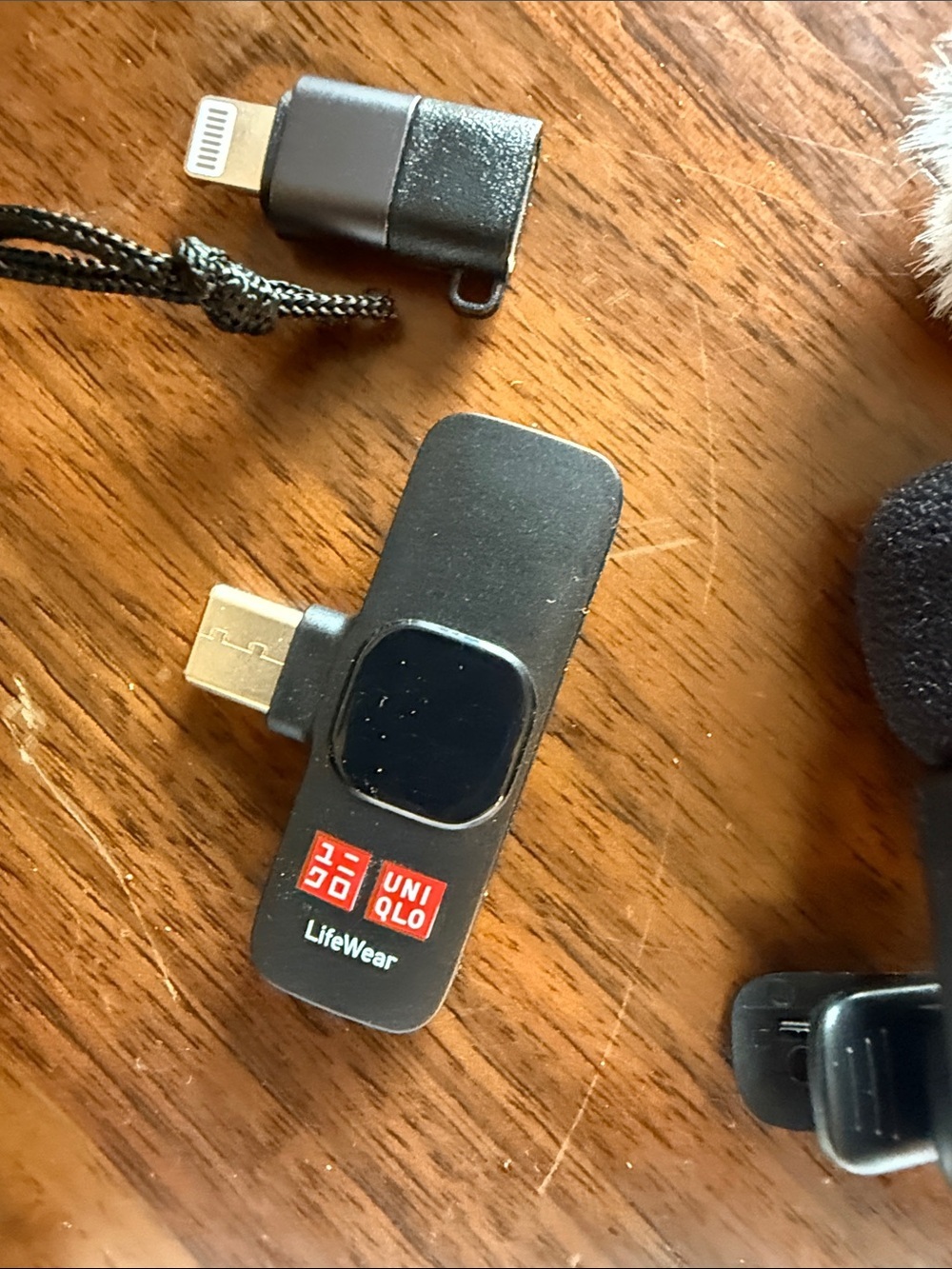 Uniqlo LifeWear microphone - White with Red Logo gift - Picture 4 of 5